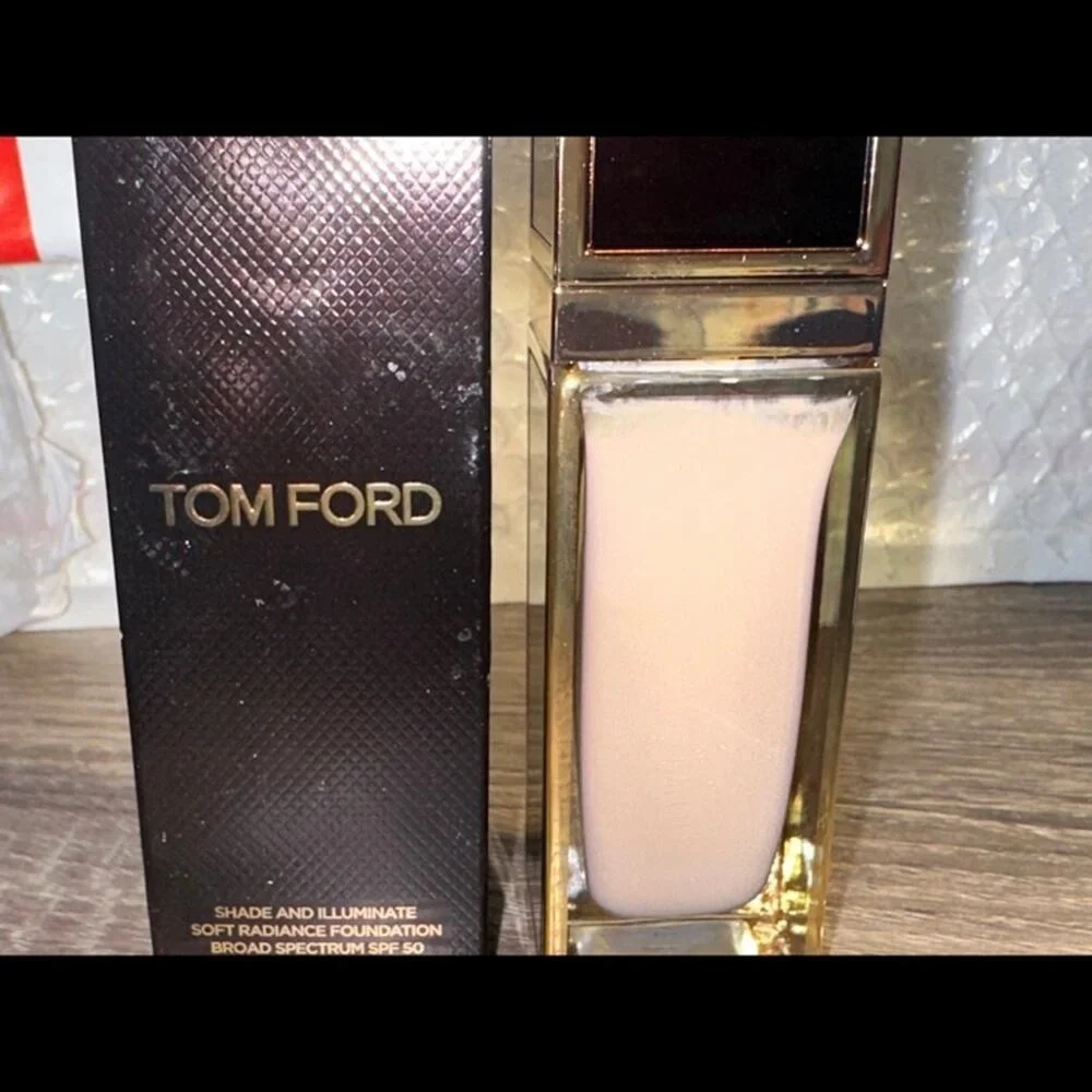 Tom Ford Shade and Illuminate Soft Radiance Foundation Broad Spectrum SPF50 face